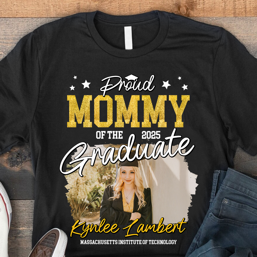 Proud Family of the Graduate Photo Name T-Shirt - Graduation Class Of 2025 T-Shirt  - Graduation Unisex T-Shirt