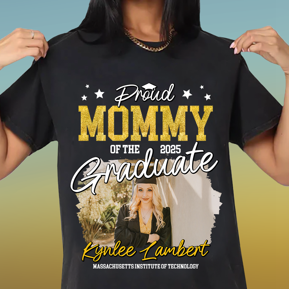 Proud Family of the Graduate Photo Name T-Shirt - Graduation Class Of 2025 T-Shirt  - Graduation Unisex T-Shirt